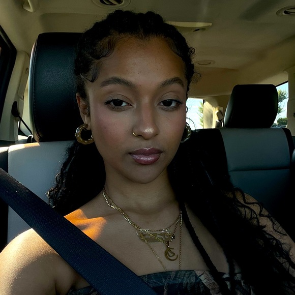 Meet your Posher, Sofia - Picture 1 of 1